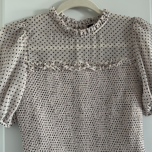 Express Brand Woman’s Light Pink Polka Dot Top - Size XS - Picture 3 of 9